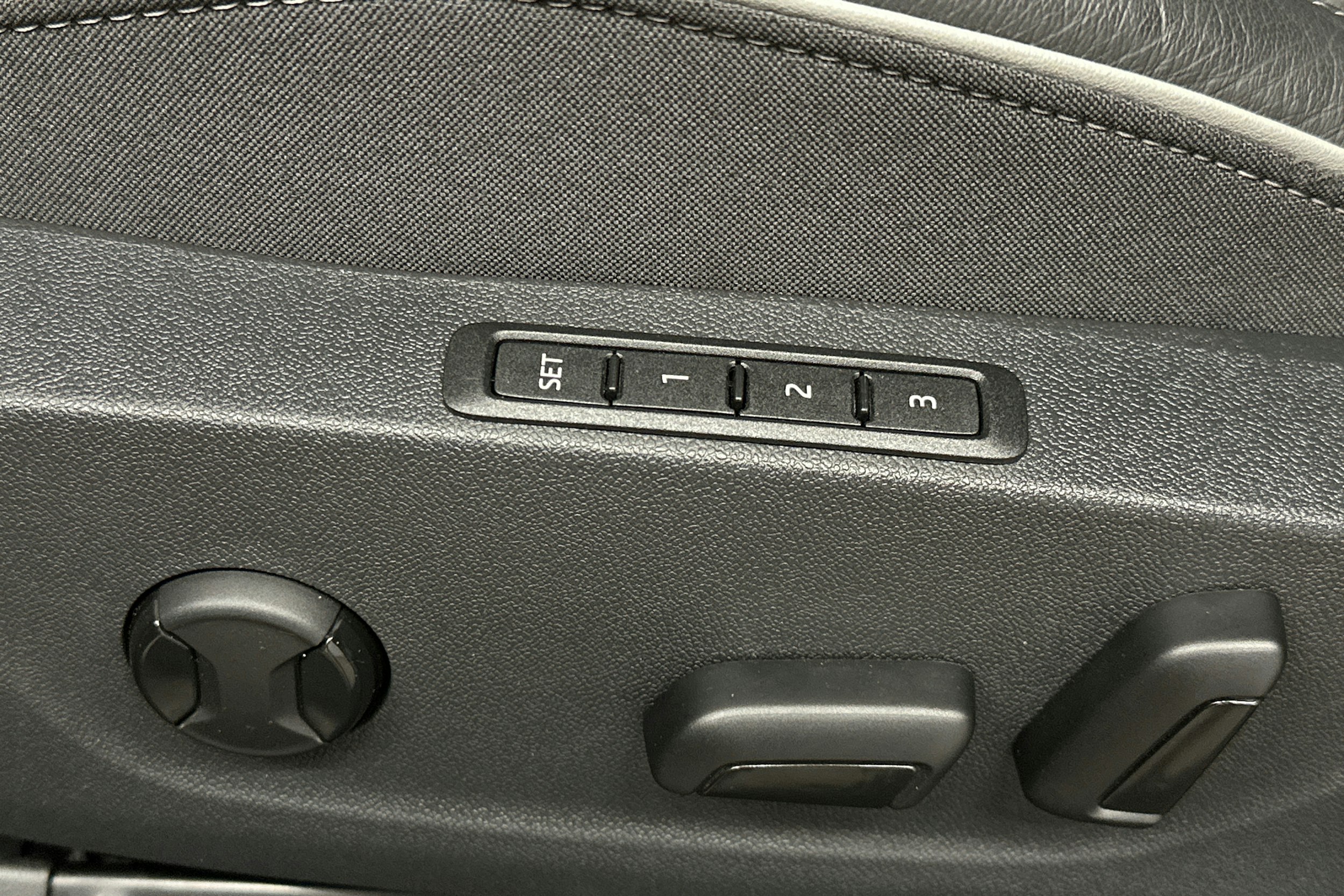 punainen Skoda Enyaq 2025 kuva 19.