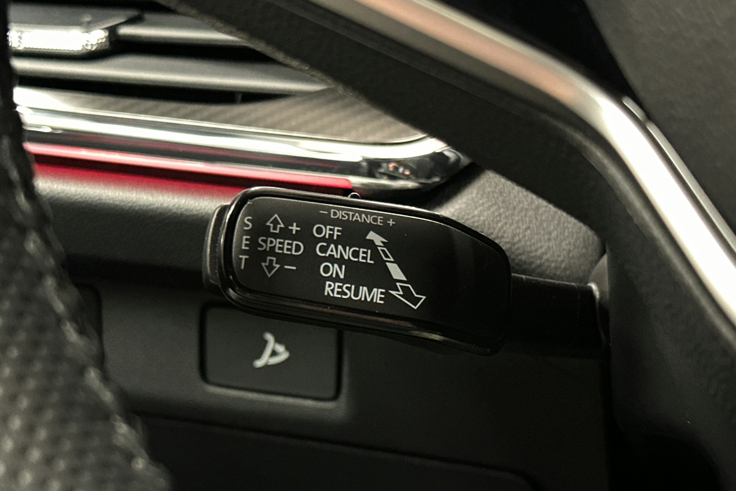 punainen Skoda Enyaq 2025 kuva 23.