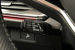 punainen Skoda Enyaq 2025 kuva 23.