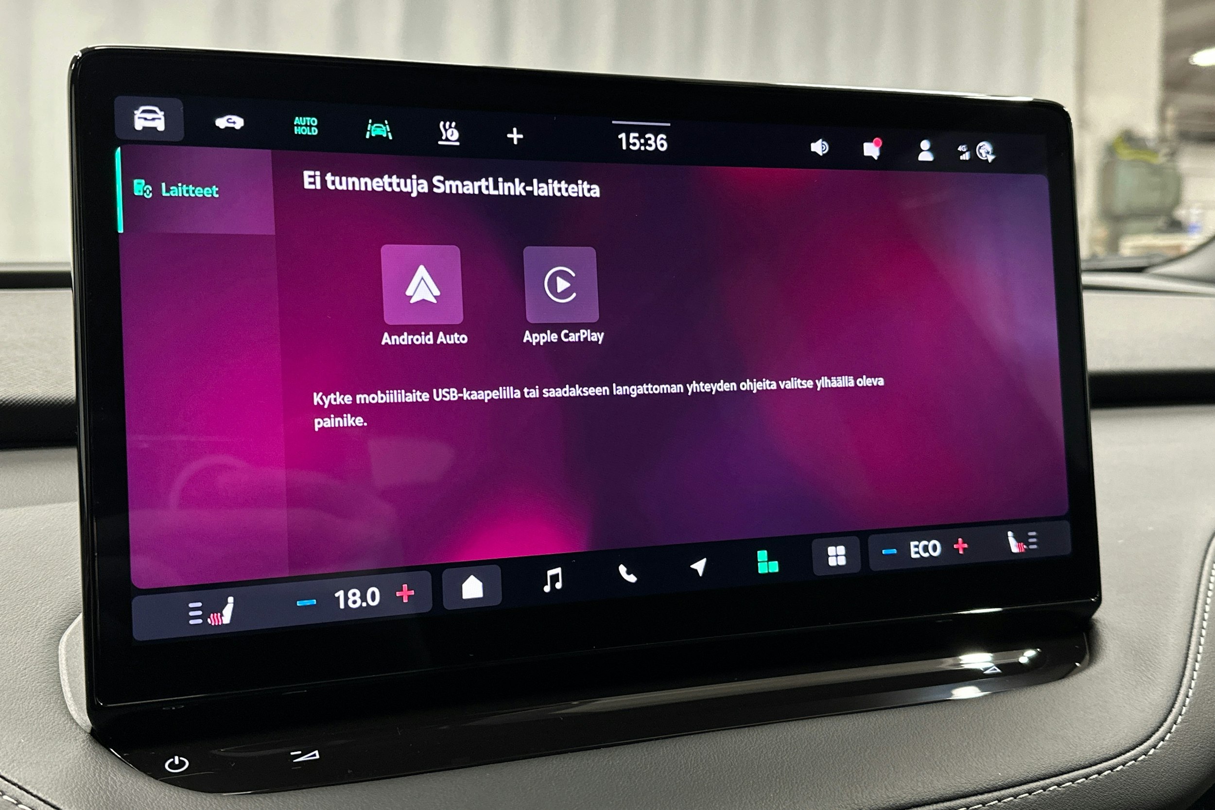 punainen Skoda Enyaq 2025 kuva 26.