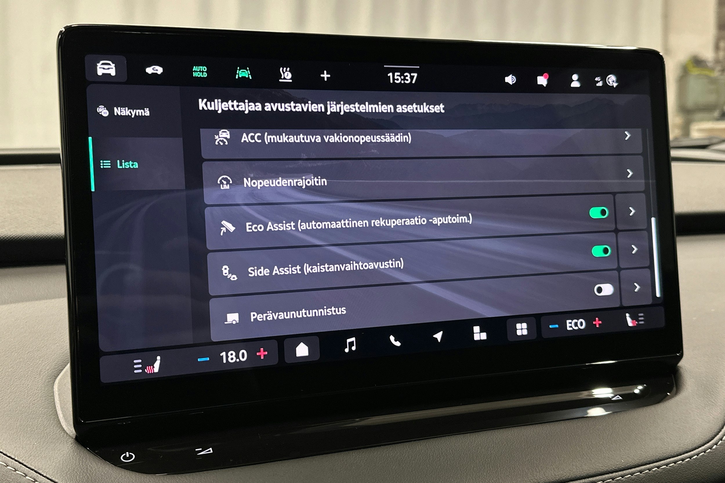 punainen Skoda Enyaq 2025 kuva 28.