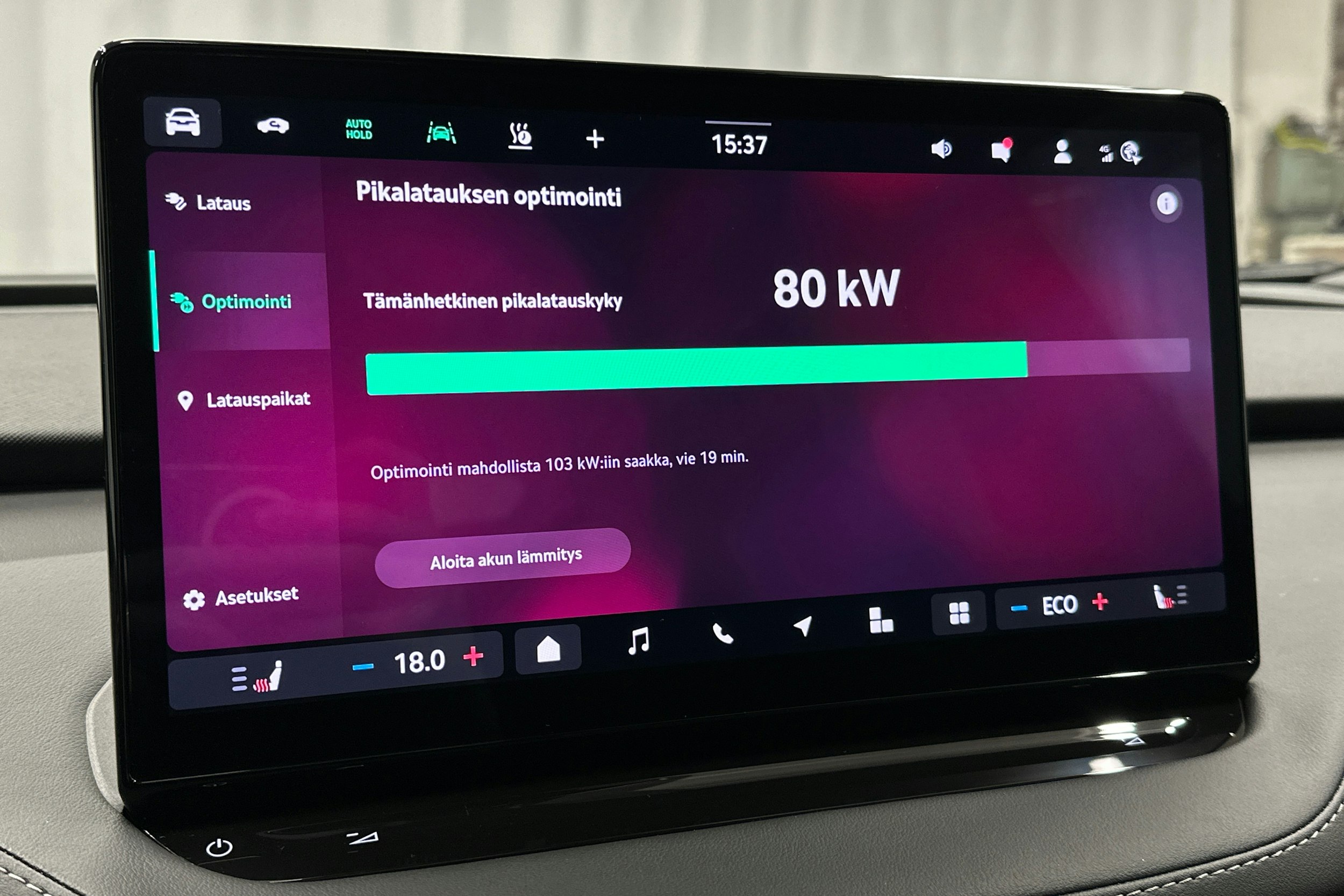 punainen Skoda Enyaq 2025 kuva 29.