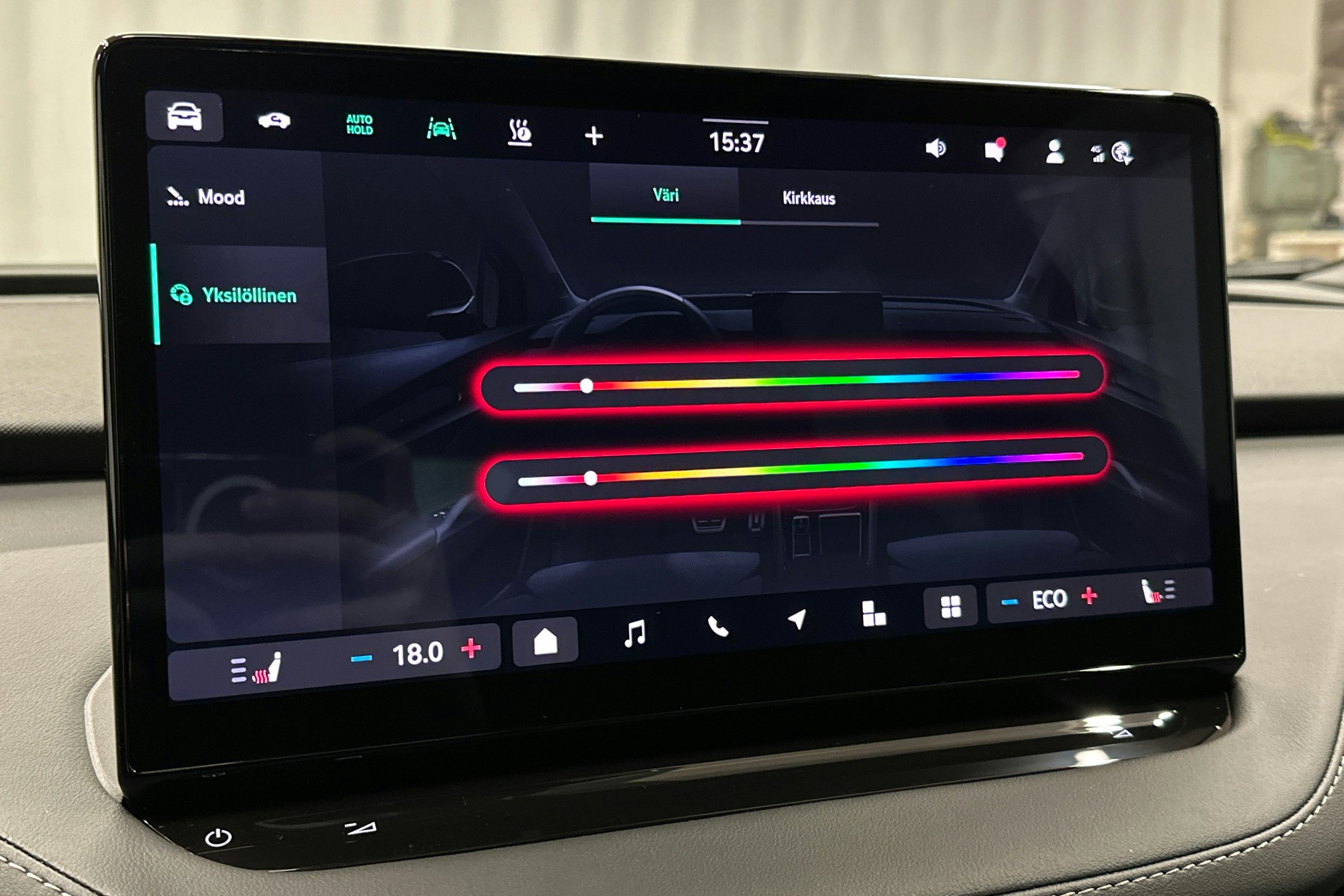 punainen Skoda Enyaq 2025 kuva 30.