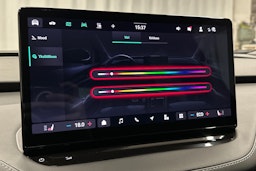 punainen Skoda Enyaq 2025 kuva 30.