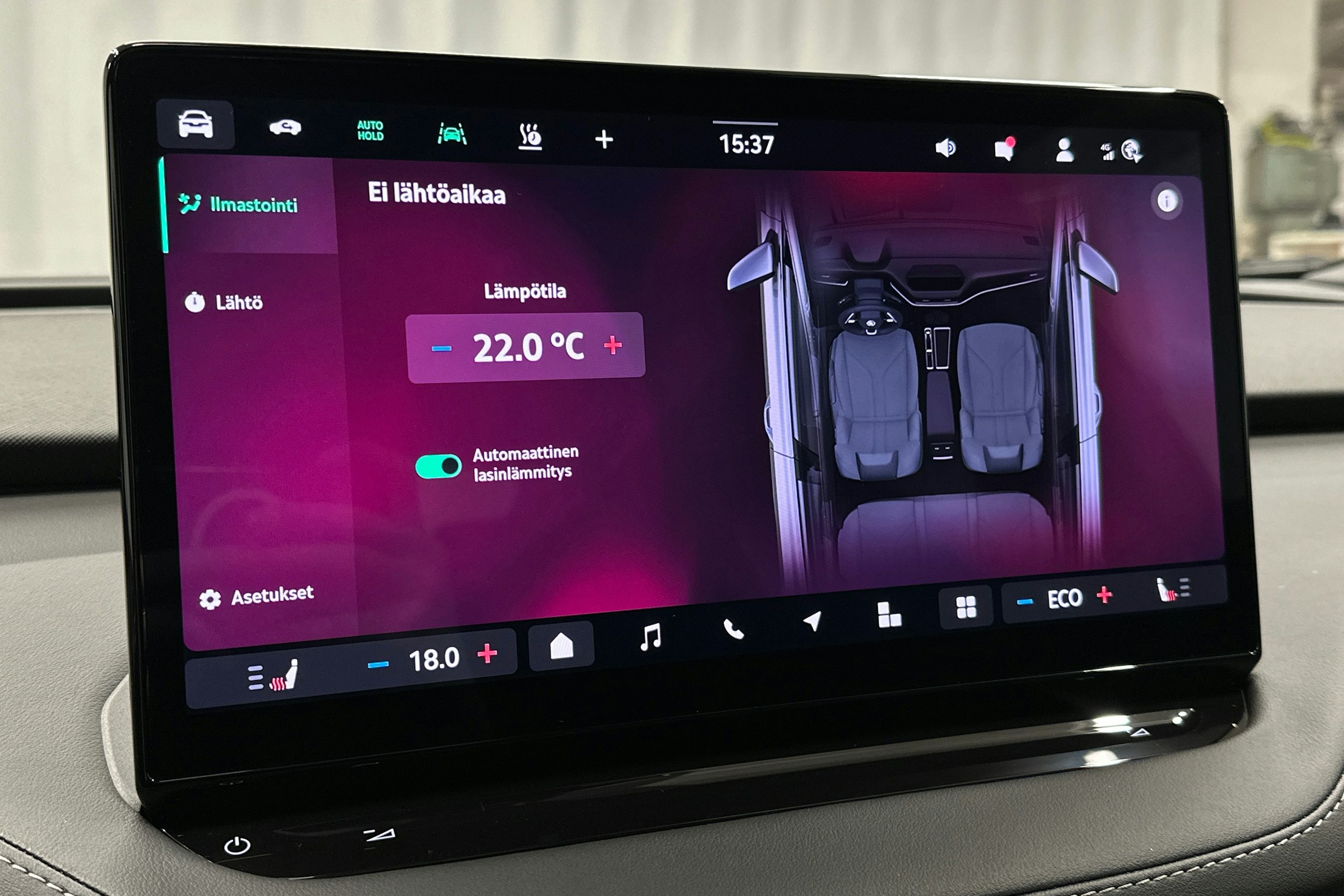 punainen Skoda Enyaq 2025 kuva 31.