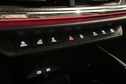 punainen Skoda Enyaq 2025 kuva 33.