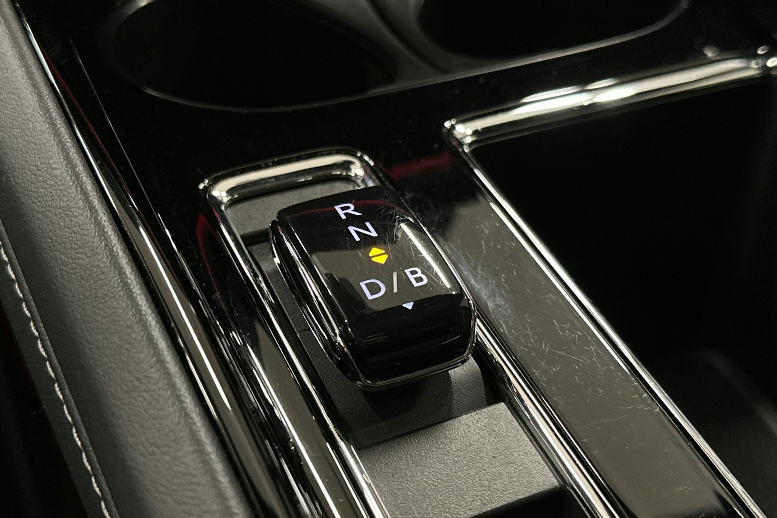 punainen Skoda Enyaq 2025 kuva 34.