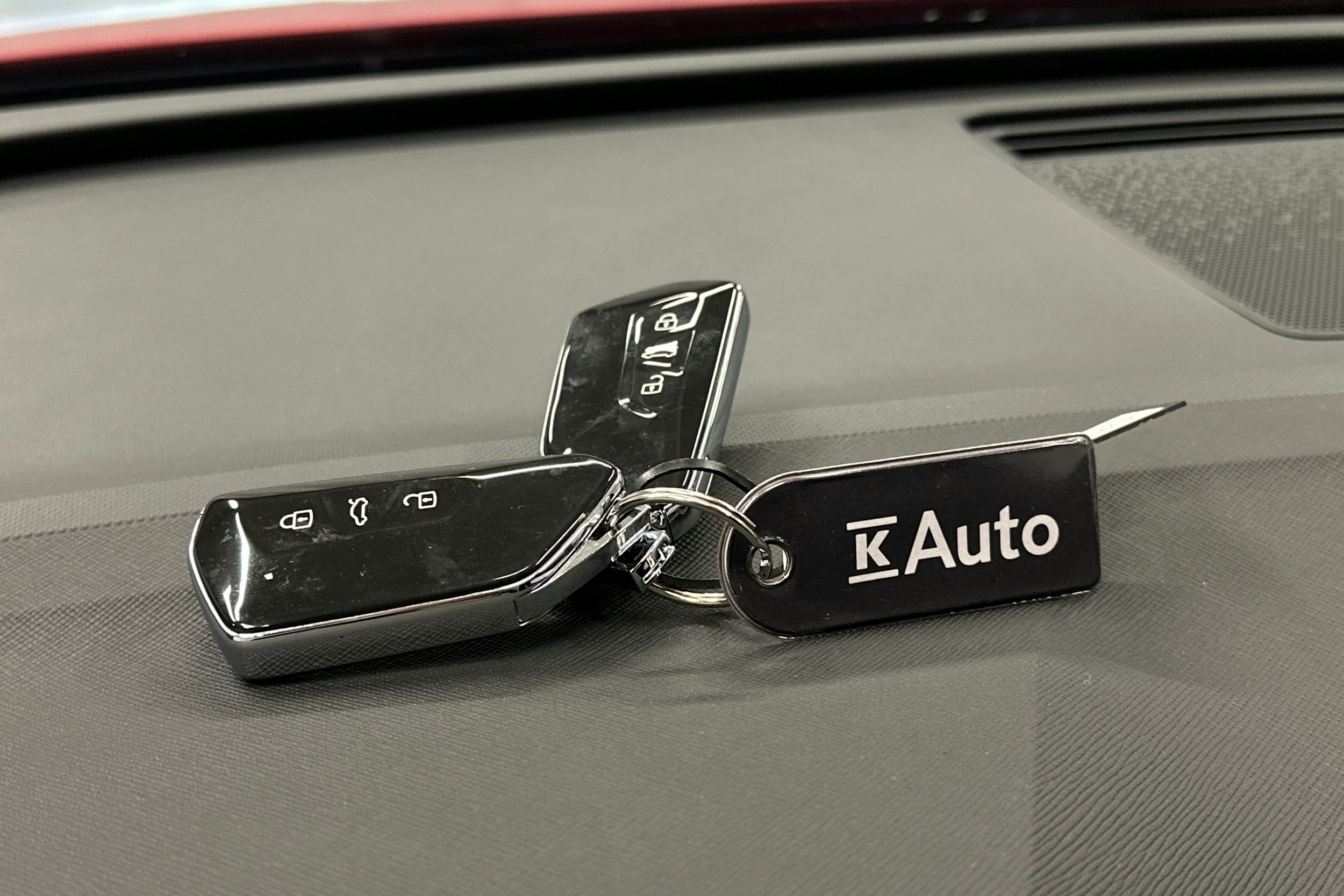 punainen Skoda Enyaq 2025 kuva 37.