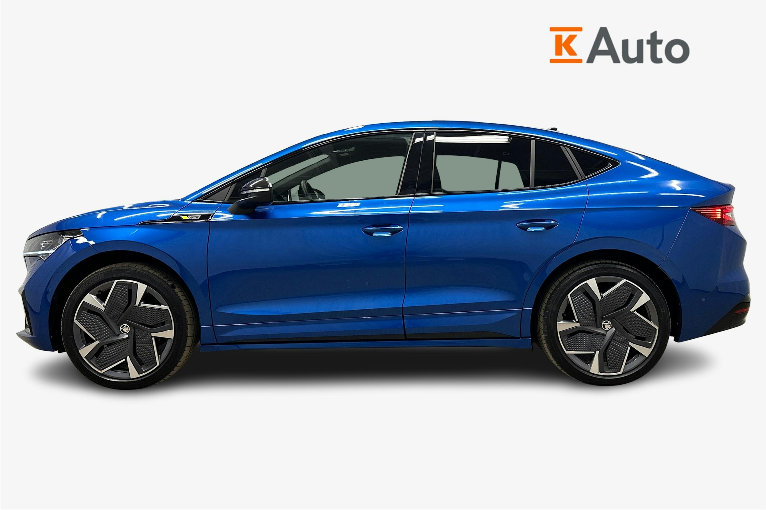 sininen Skoda Enyaq 2025 kuva 6.