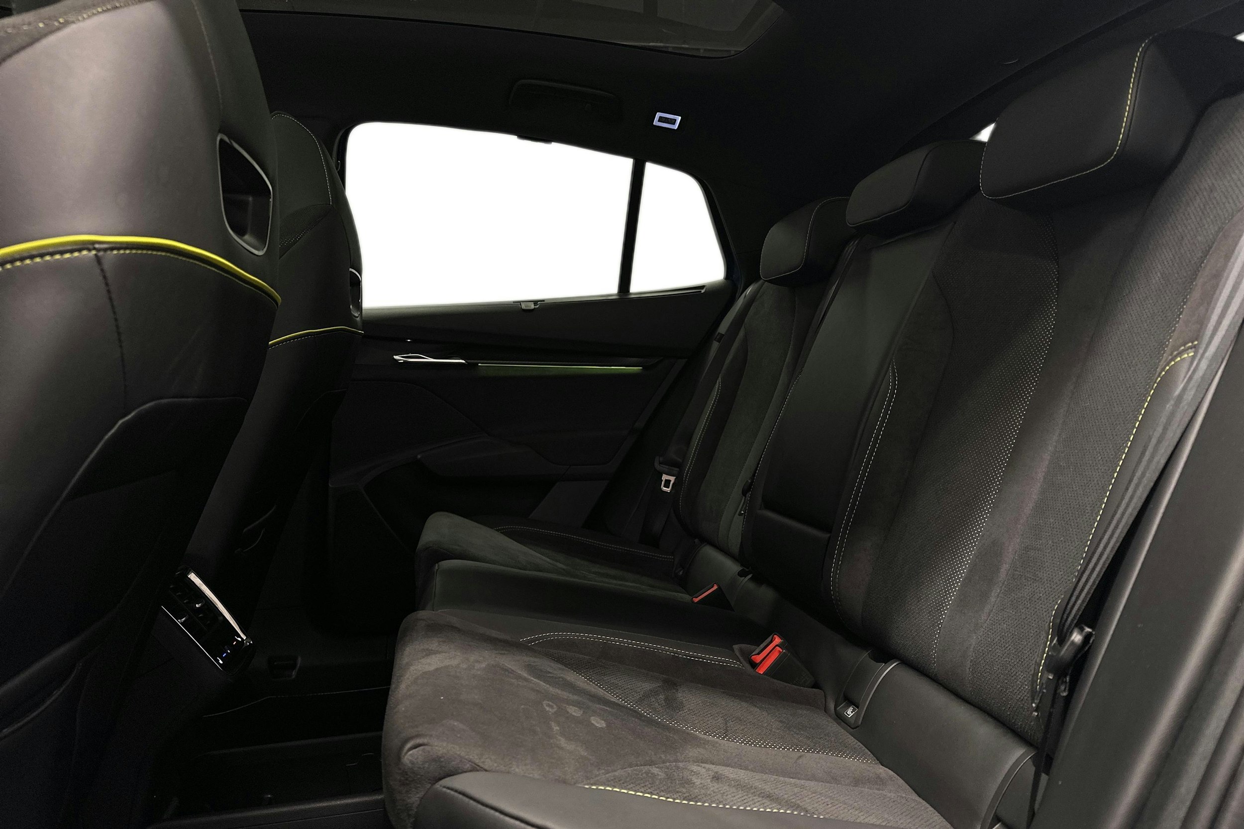 sininen Skoda Enyaq 2025 kuva 10.