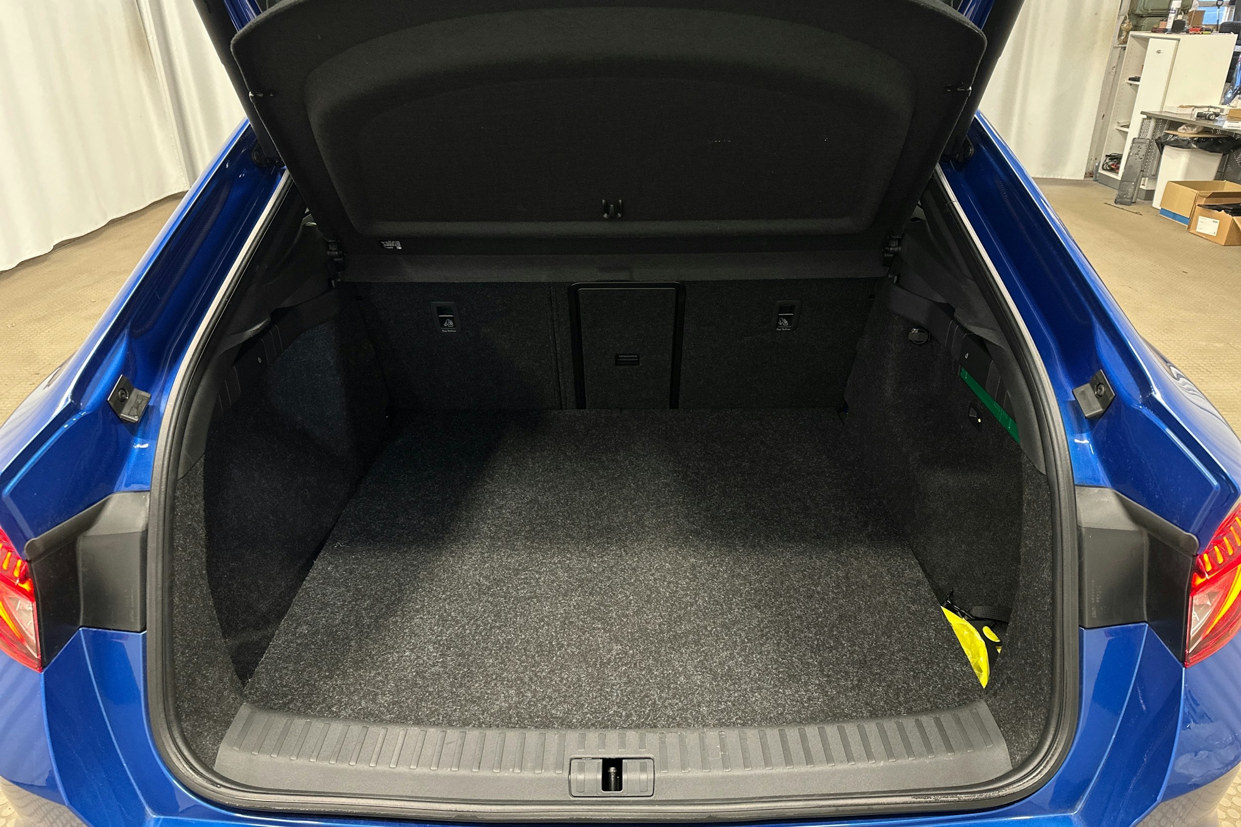 sininen Skoda Enyaq 2025 kuva 14.