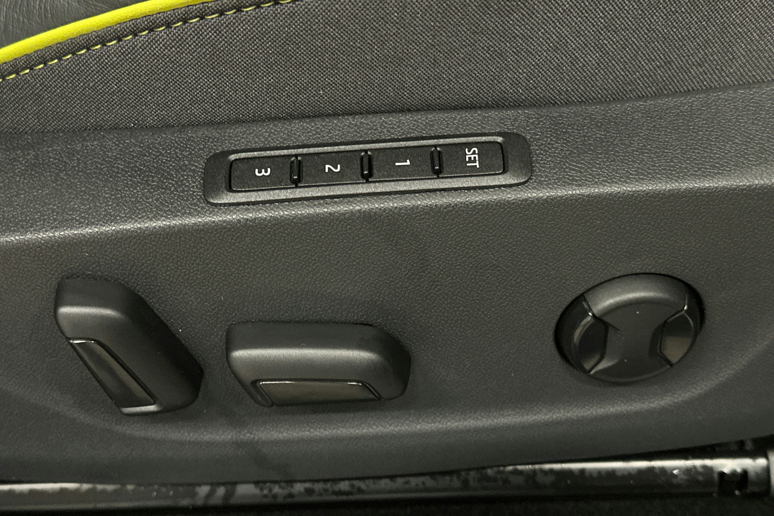 sininen Skoda Enyaq 2025 kuva 20.