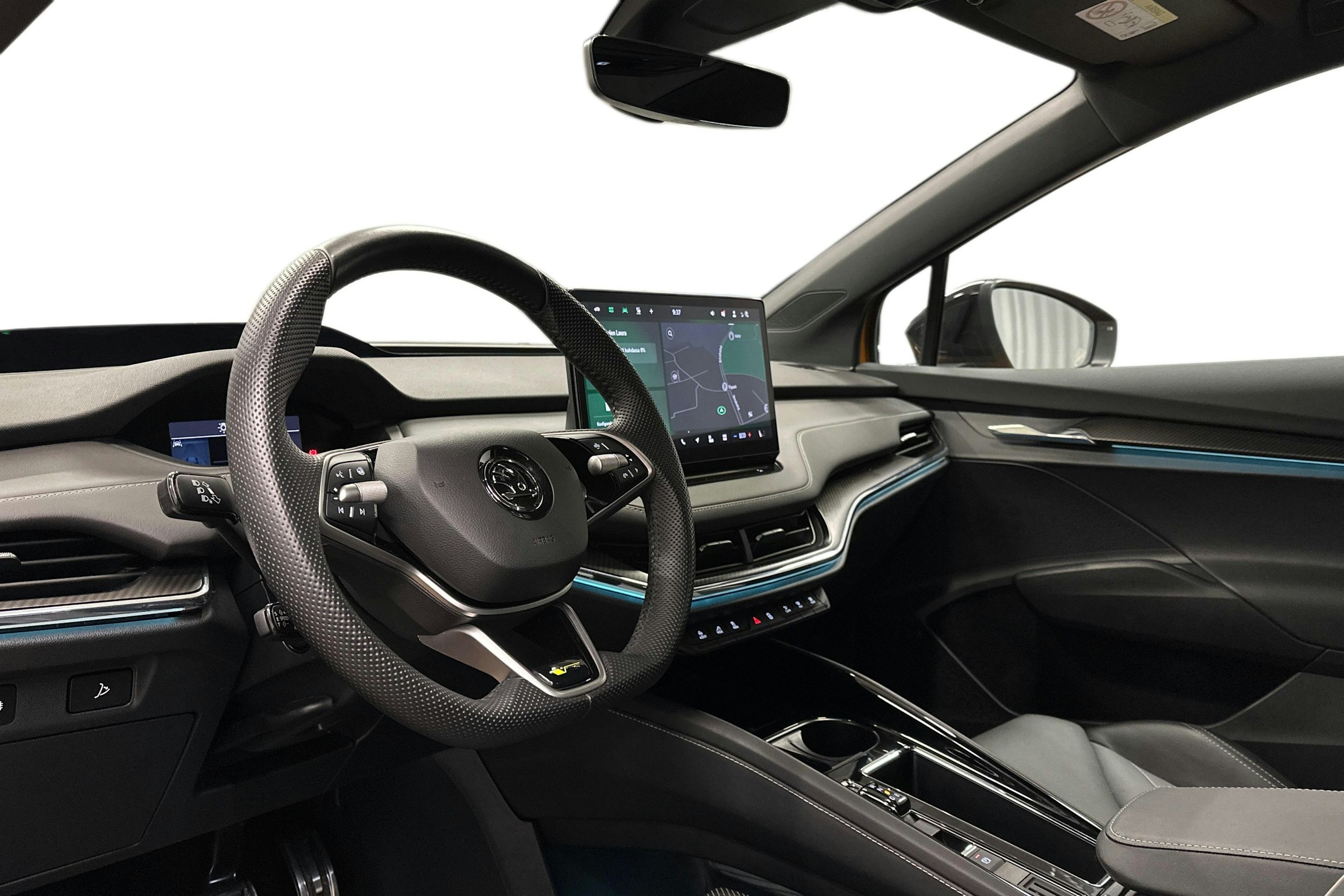 oranssi Skoda Enyaq 2025 kuva 7.