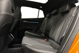 oranssi Skoda Enyaq 2025 kuva 10.