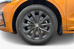 oranssi Skoda Enyaq 2025 kuva 11.