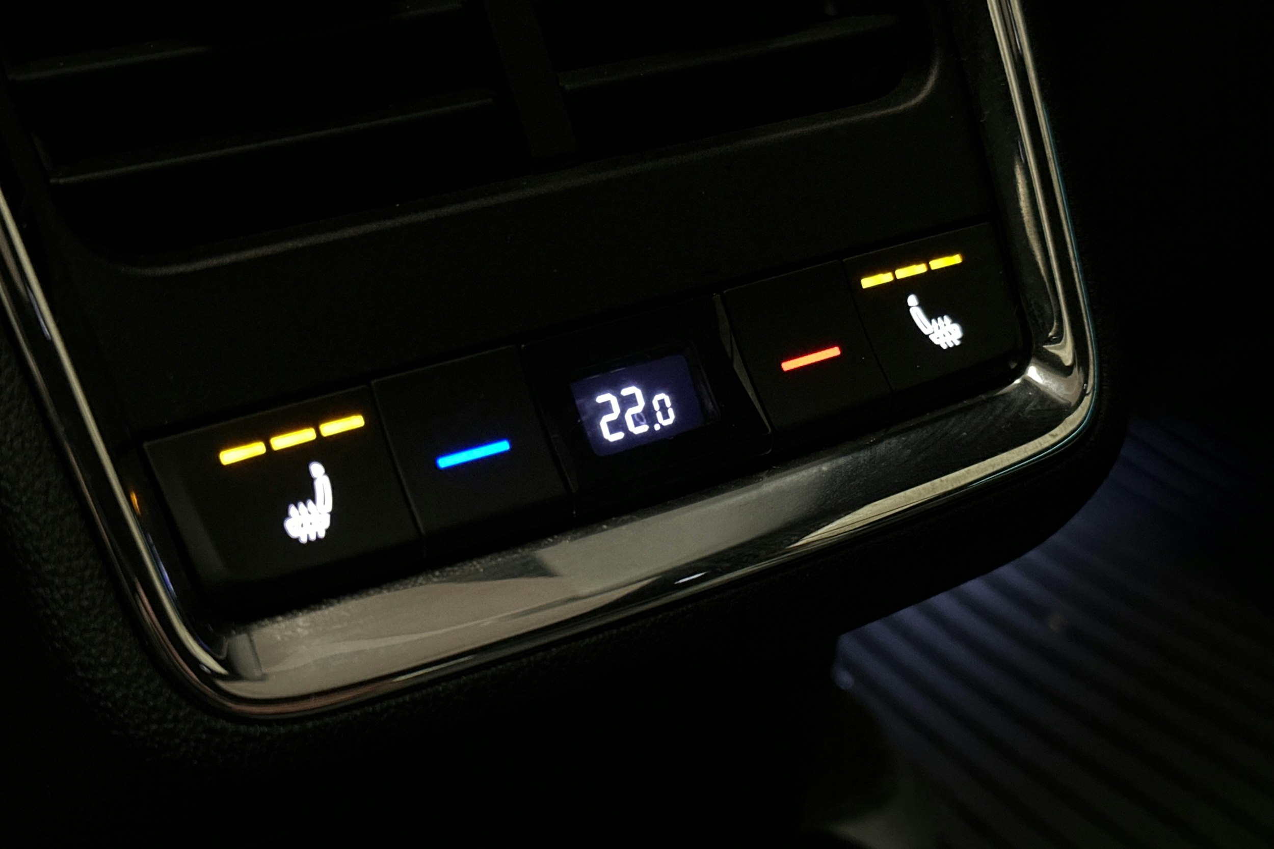 oranssi Skoda Enyaq 2025 kuva 17.