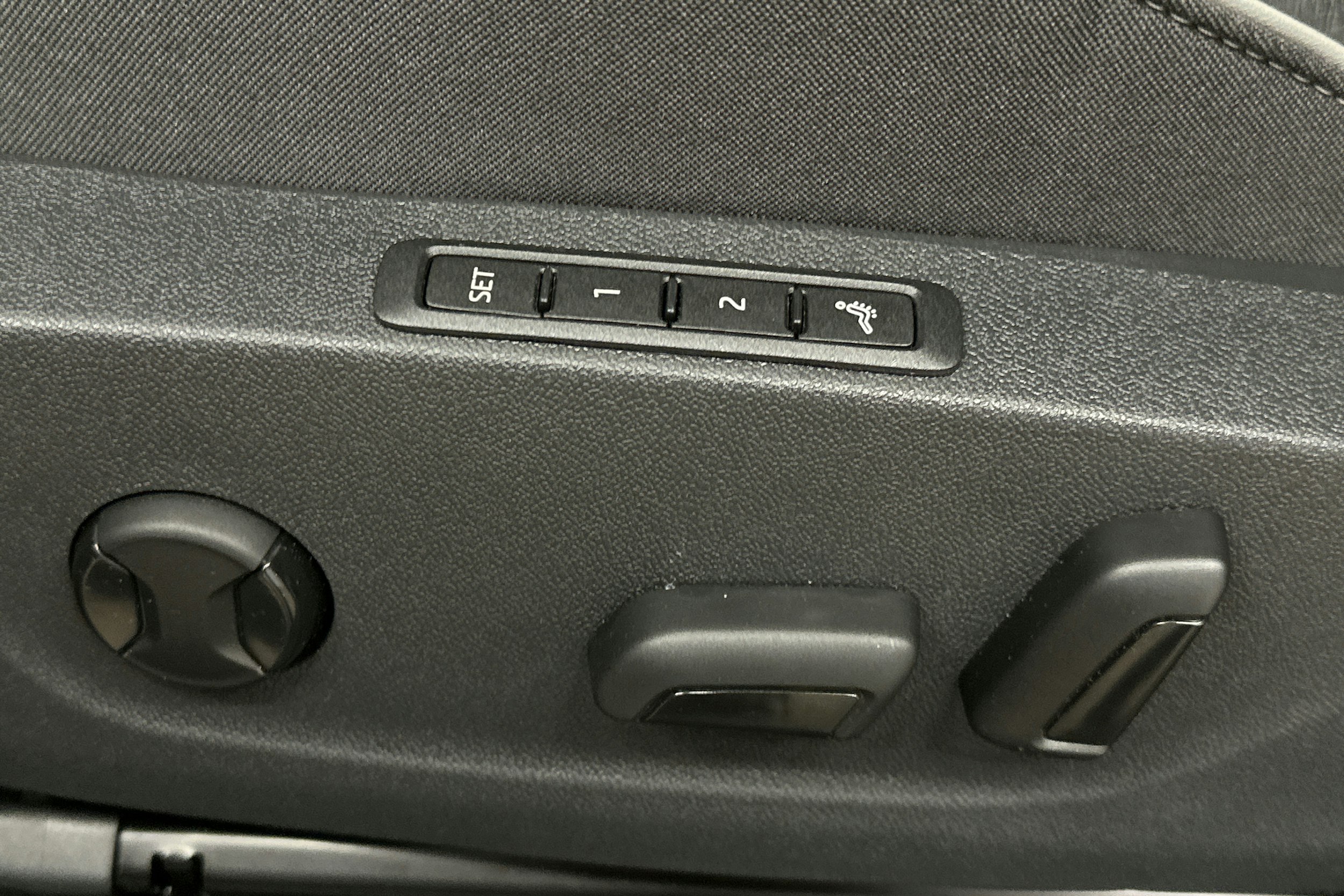 oranssi Skoda Enyaq 2025 kuva 19.