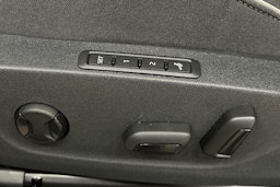 oranssi Skoda Enyaq 2025 kuva 19.