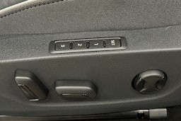 oranssi Skoda Enyaq 2025 kuva 20.