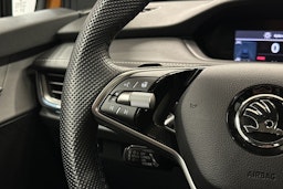 oranssi Skoda Enyaq 2025 kuva 22.