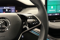 oranssi Skoda Enyaq 2025 kuva 23.