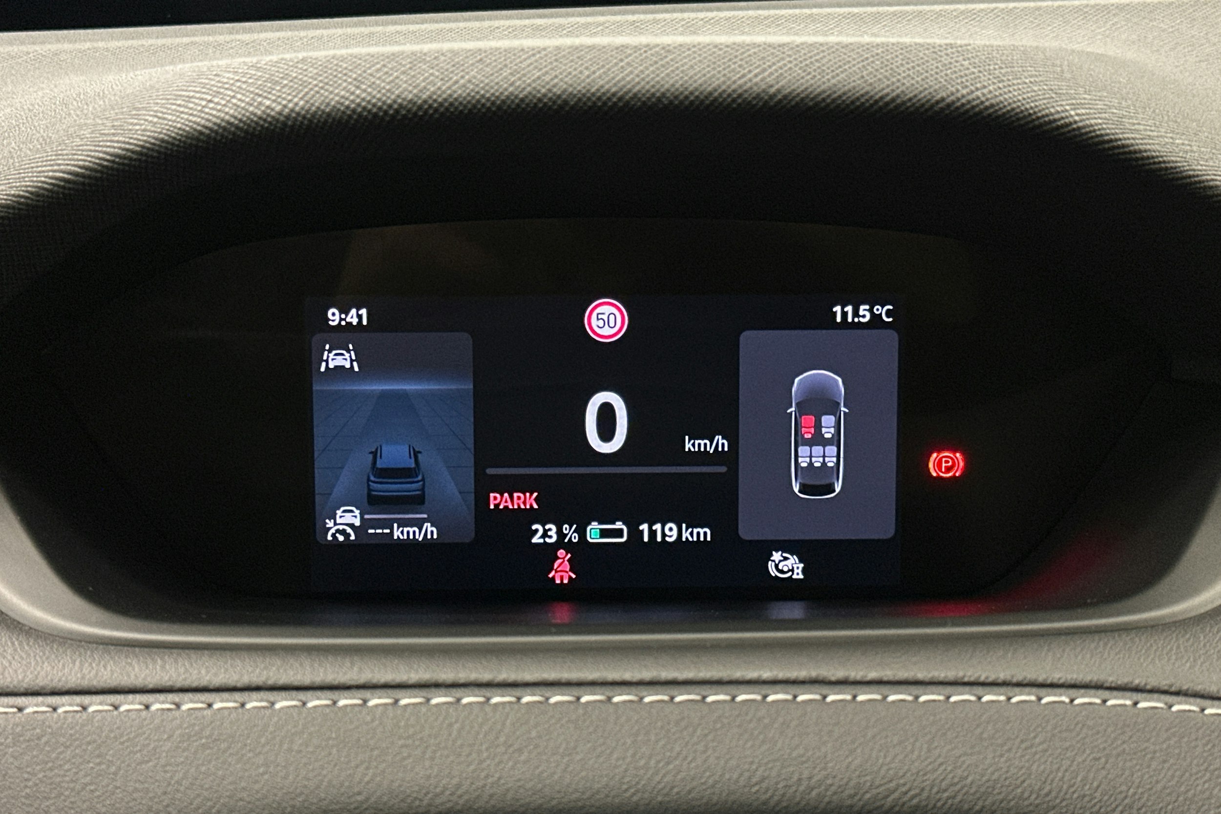 oranssi Skoda Enyaq 2025 kuva 25.