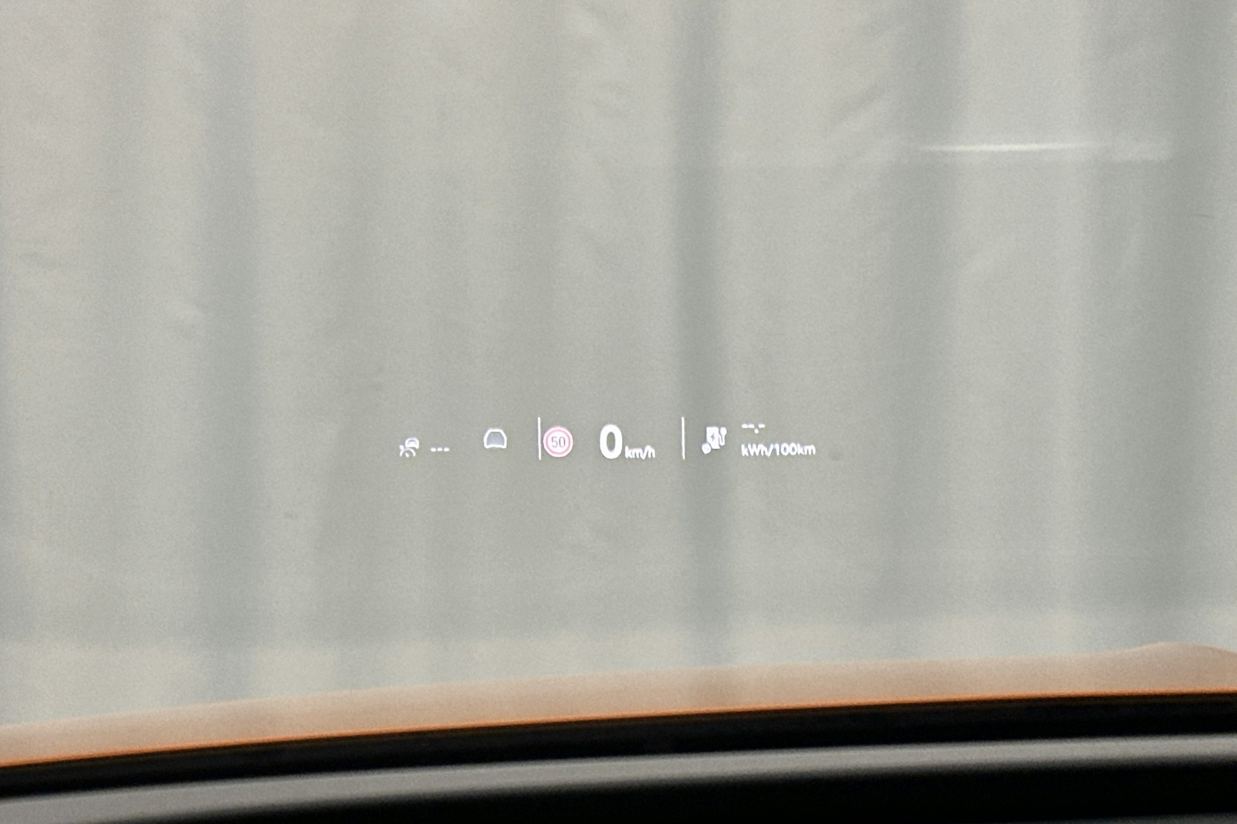 oranssi Skoda Enyaq 2025 kuva 26.