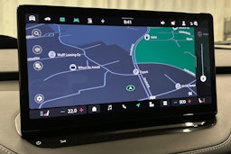 oranssi Skoda Enyaq 2025 kuva 27.