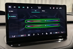 oranssi Skoda Enyaq 2025 kuva 33.