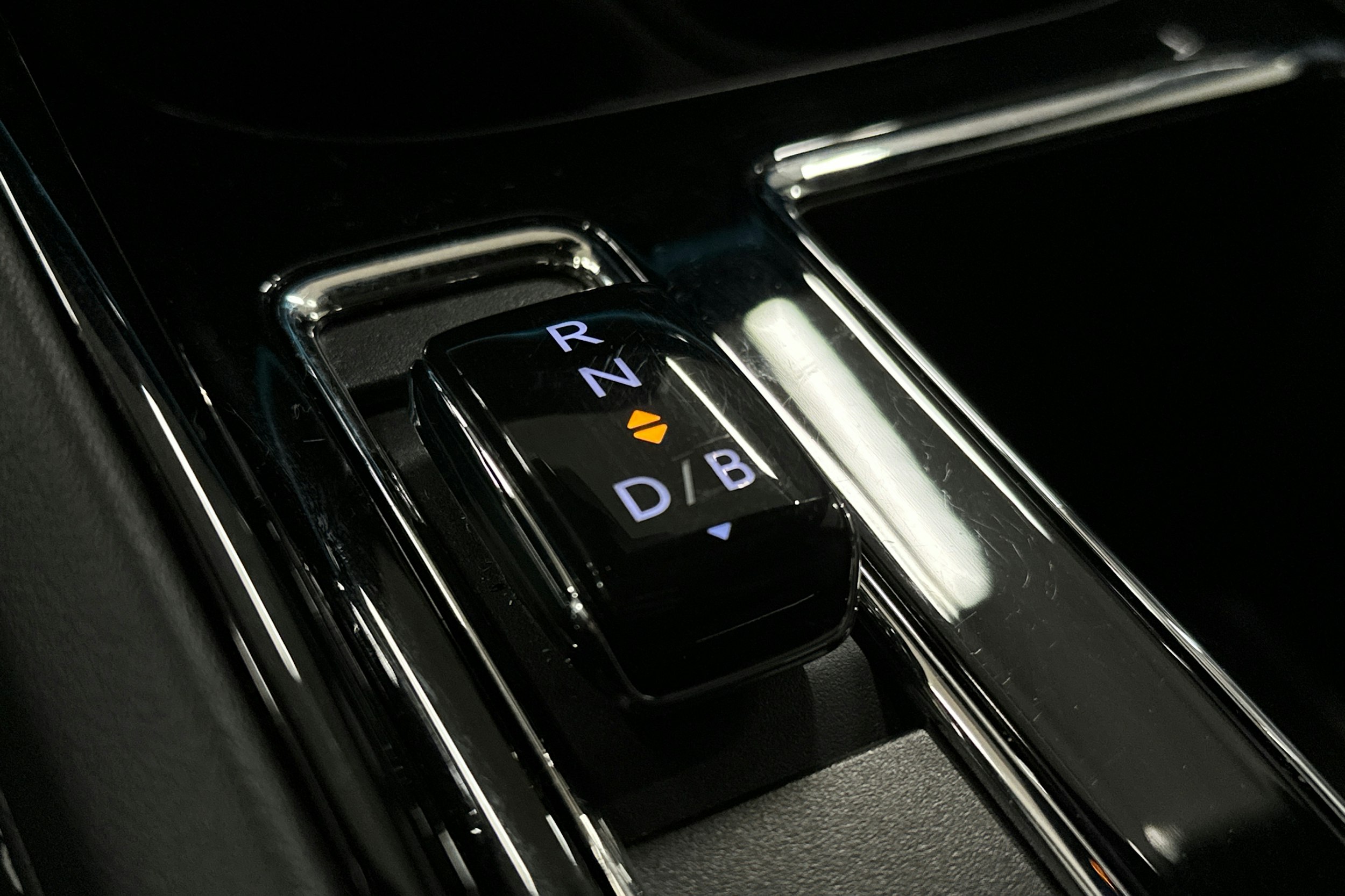 oranssi Skoda Enyaq 2025 kuva 38.