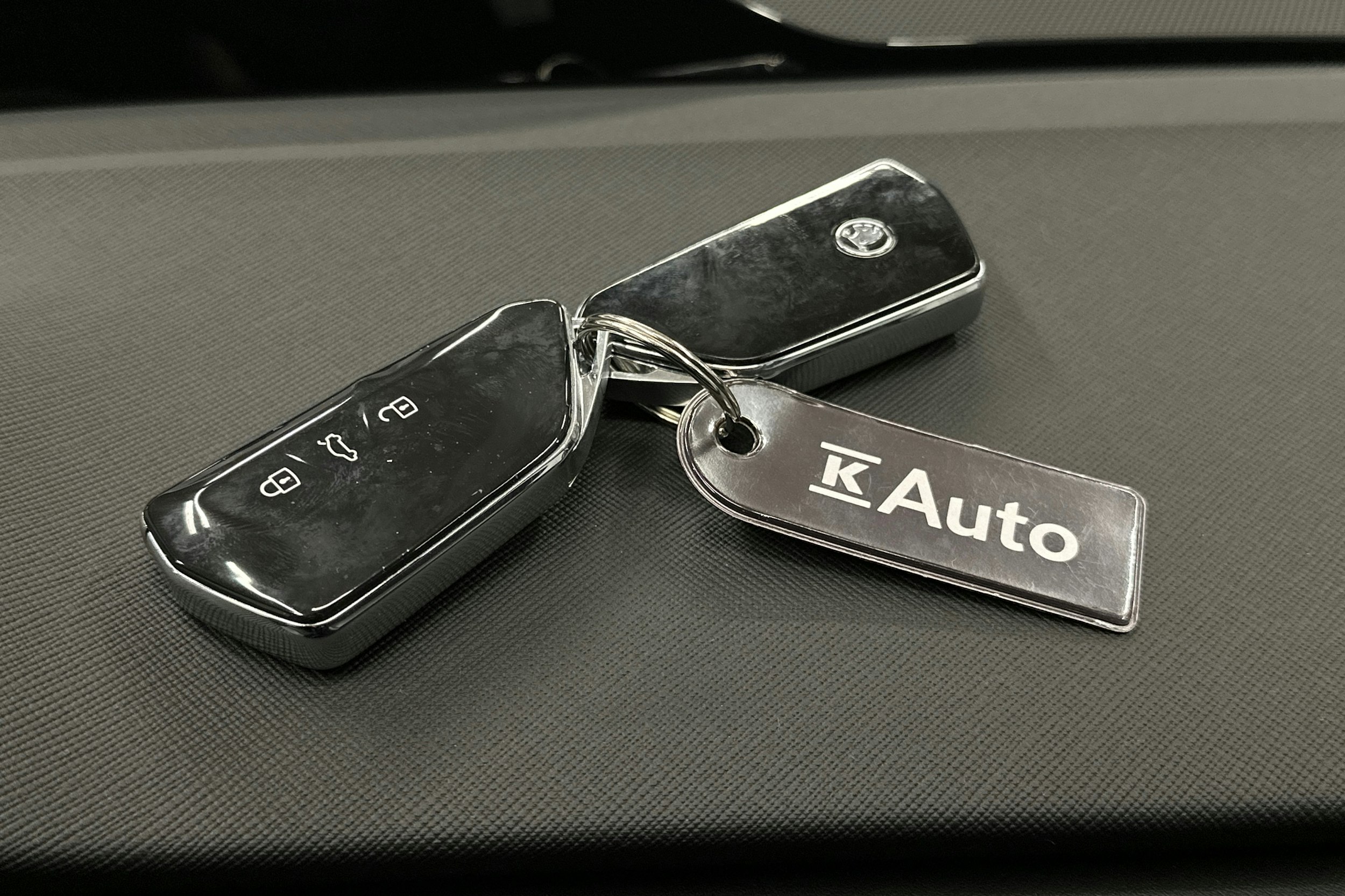 oranssi Skoda Enyaq 2025 kuva 41.