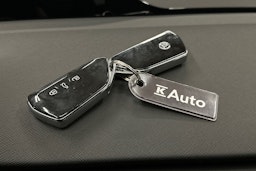 oranssi Skoda Enyaq 2025 kuva 41.