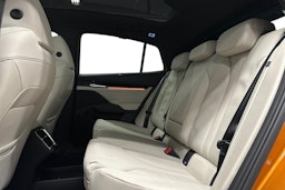 oranssi Skoda Enyaq 2025 kuva 10.