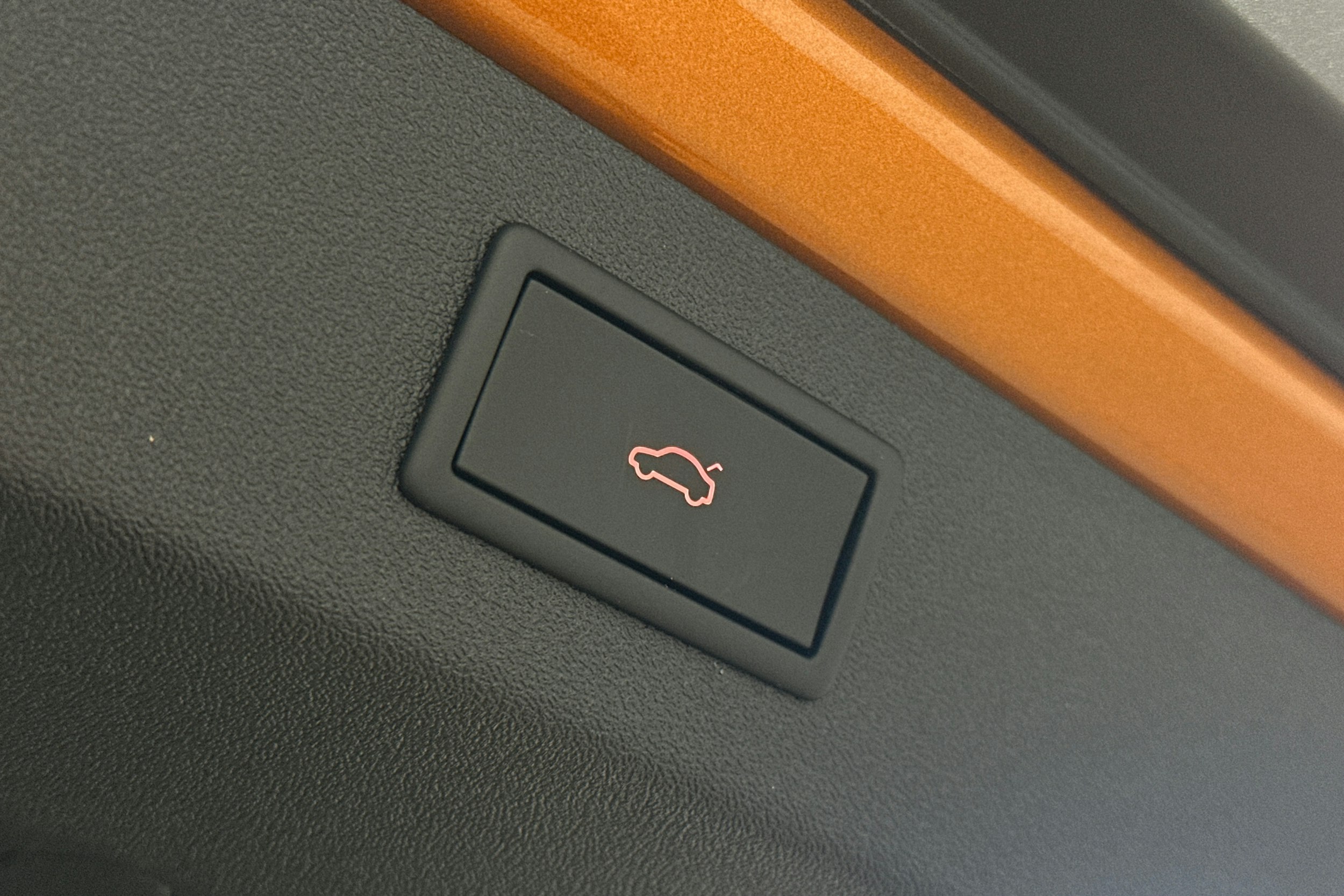 oranssi Skoda Enyaq 2025 kuva 15.