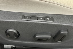 oranssi Skoda Enyaq 2025 kuva 18.