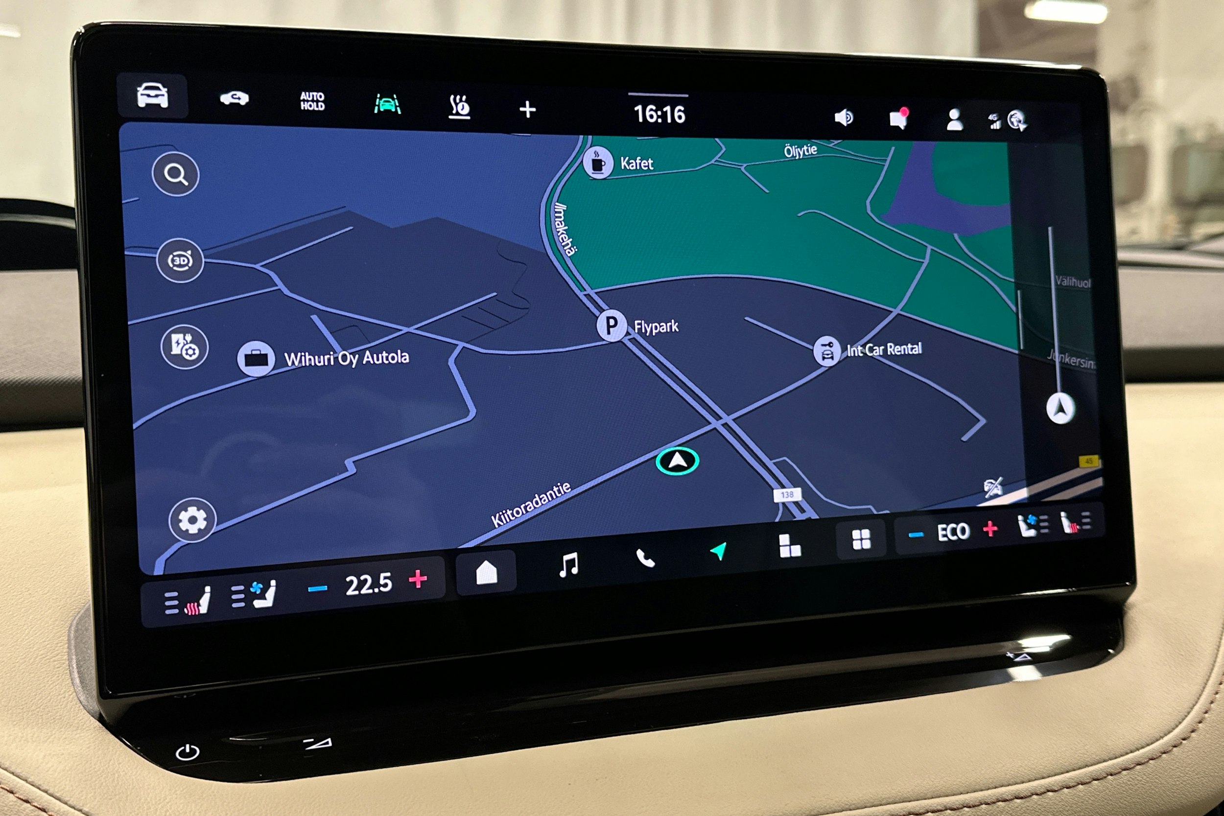 oranssi Skoda Enyaq 2025 kuva 27.