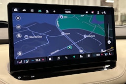 oranssi Skoda Enyaq 2025 kuva 27.