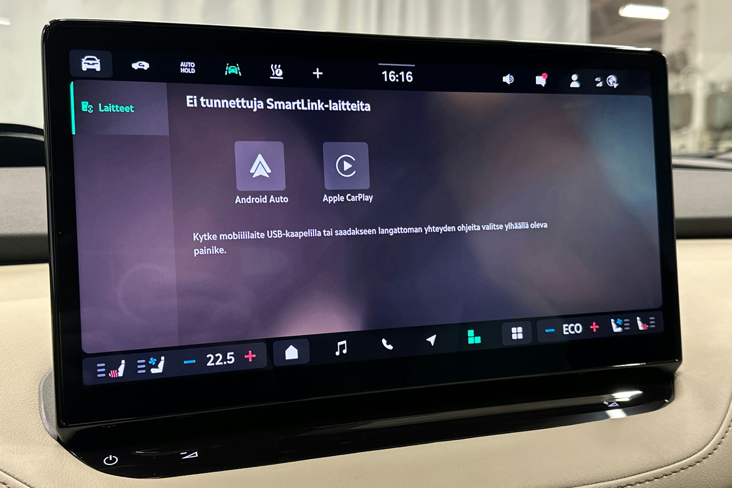 oranssi Skoda Enyaq 2025 kuva 28.