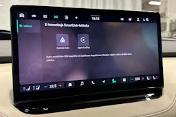 oranssi Skoda Enyaq 2025 kuva 28.