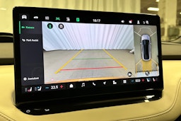 oranssi Skoda Enyaq 2025 kuva 31.