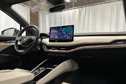 oranssi Skoda Enyaq 2025 kuva 35.