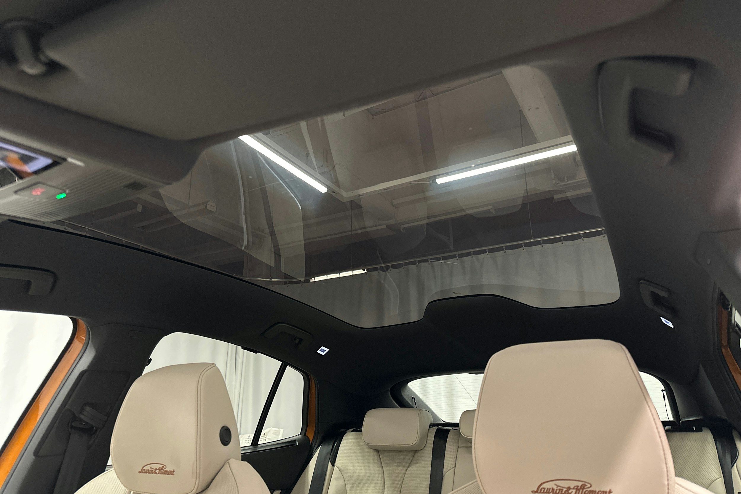 oranssi Skoda Enyaq 2025 kuva 36.