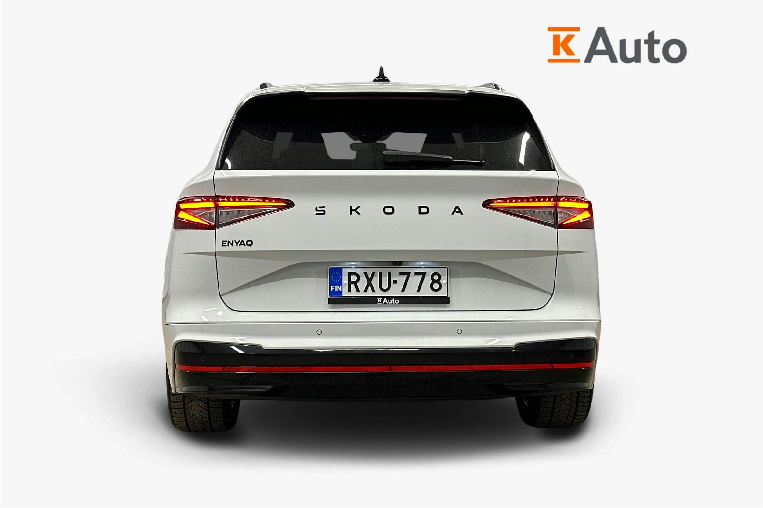 valkoinen Skoda Enyaq 2025 kuva 3.