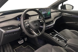 valkoinen Skoda Enyaq 2025 kuva 7.