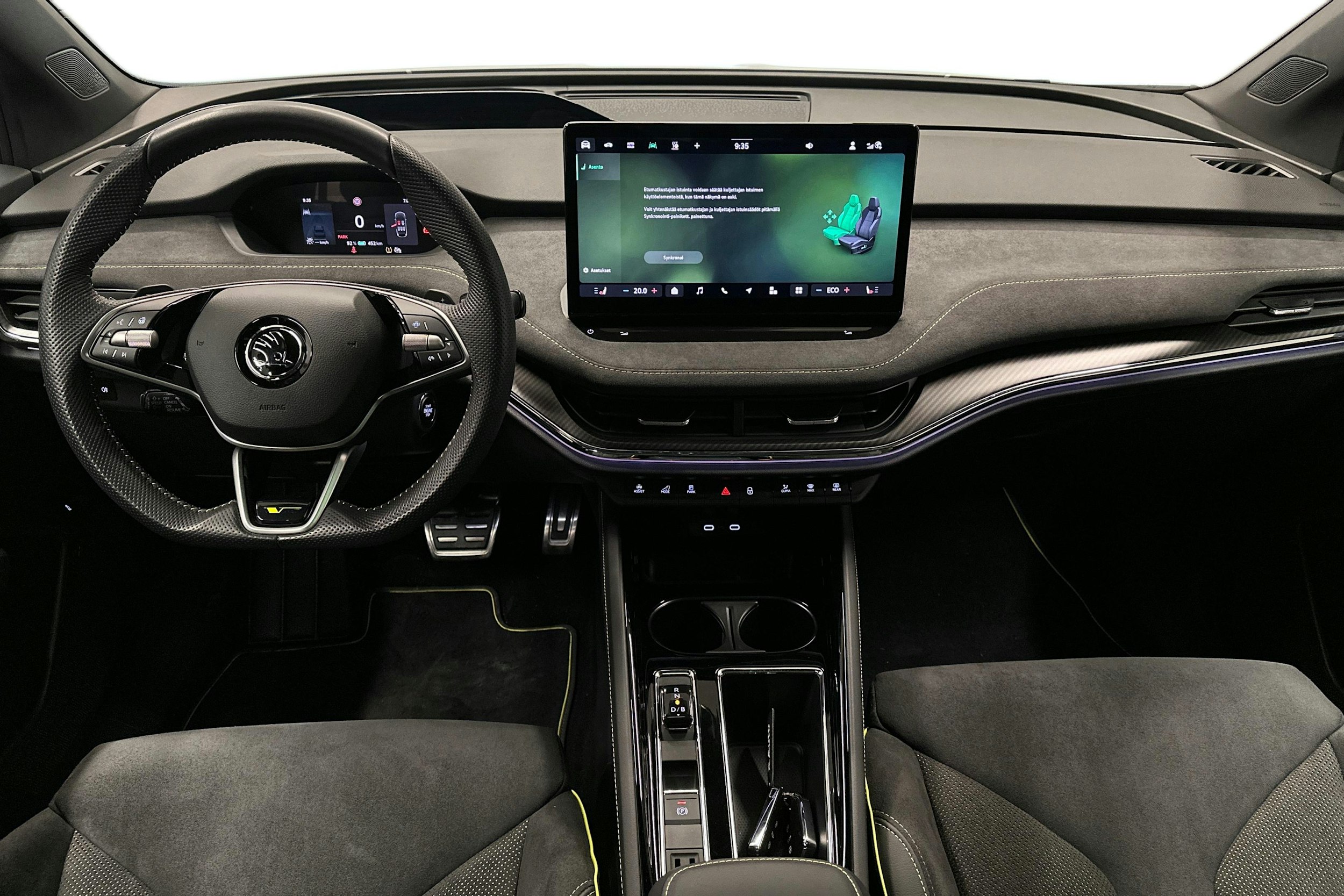 valkoinen Skoda Enyaq 2025 kuva 9.