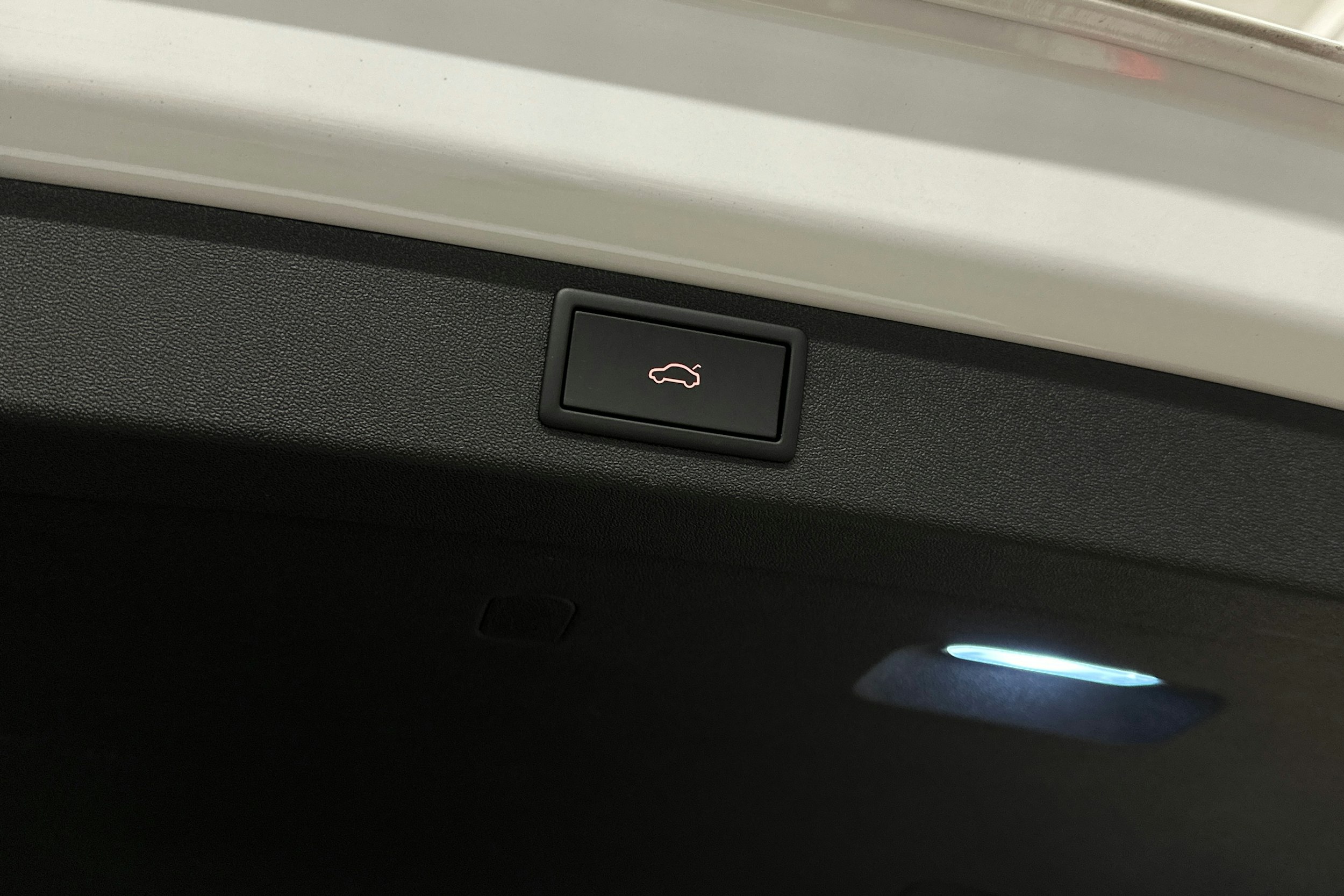 valkoinen Skoda Enyaq 2025 kuva 15.