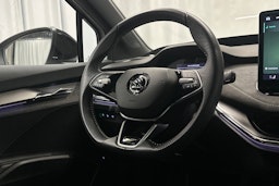valkoinen Skoda Enyaq 2025 kuva 19.