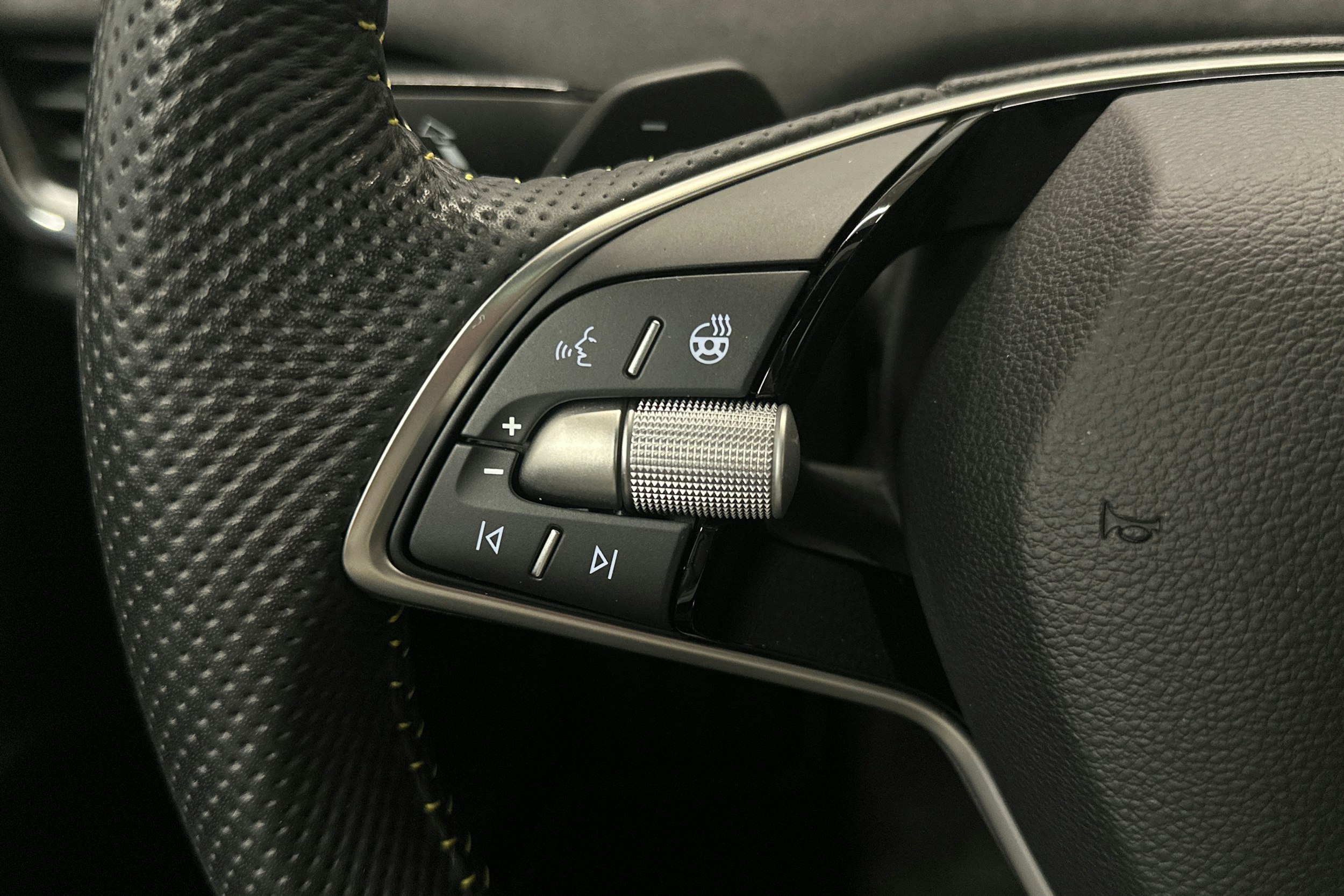 valkoinen Skoda Enyaq 2025 kuva 20.