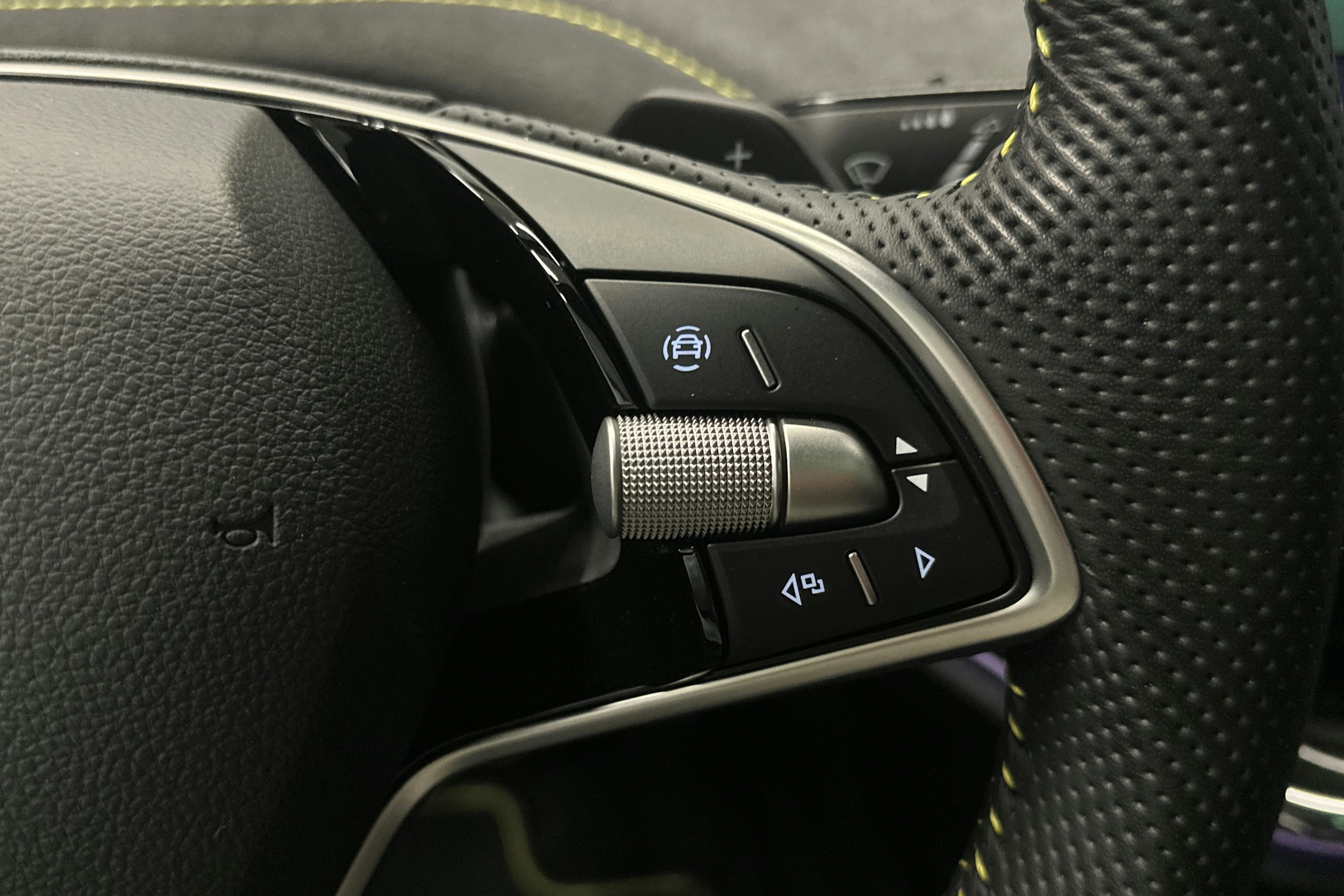 valkoinen Skoda Enyaq 2025 kuva 21.