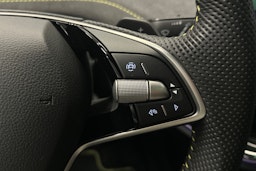 valkoinen Skoda Enyaq 2025 kuva 21.